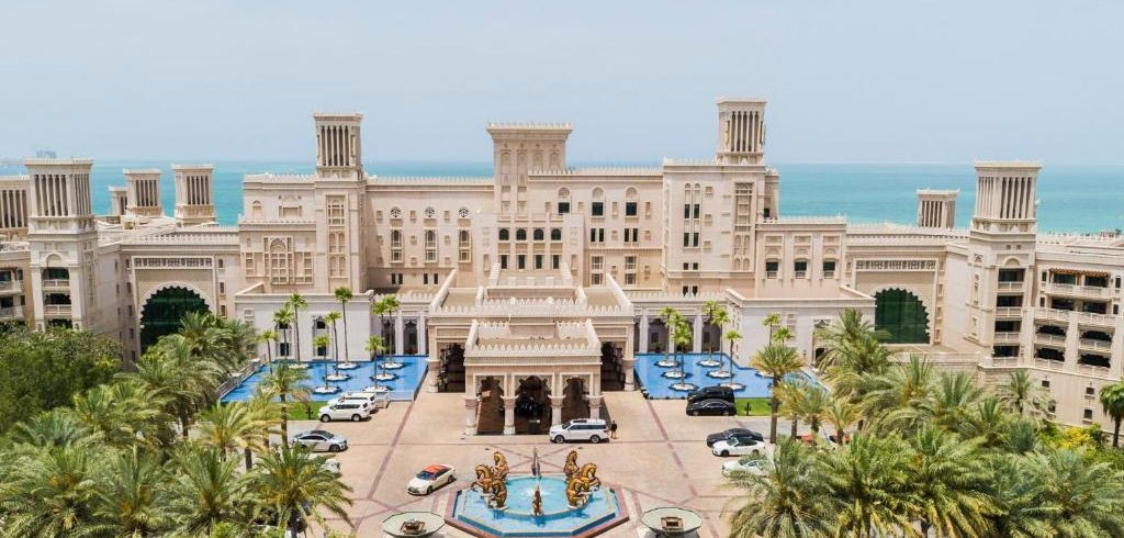 ورودی هتل جمیرا القصر