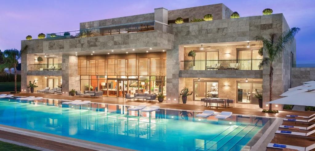 نمای Crown Villa در مجموعه رگنوم کاریا