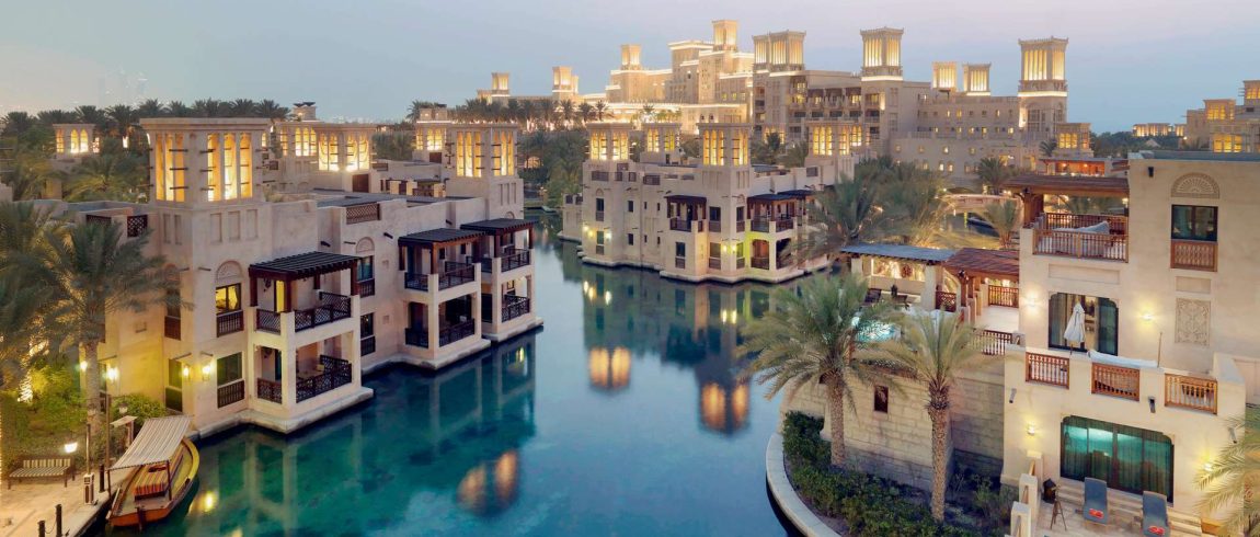 نمایی زیبا از فضای هتل جمیرا دارالمصیف