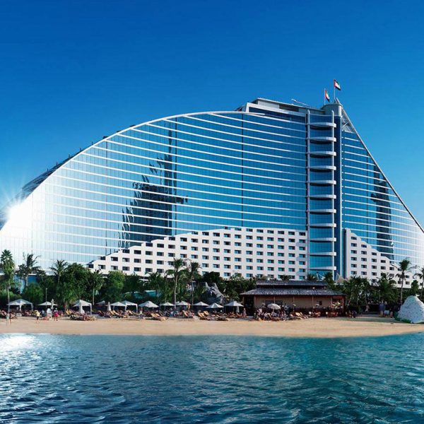 نمای اصلی هتل جمیرا بیچ دبی