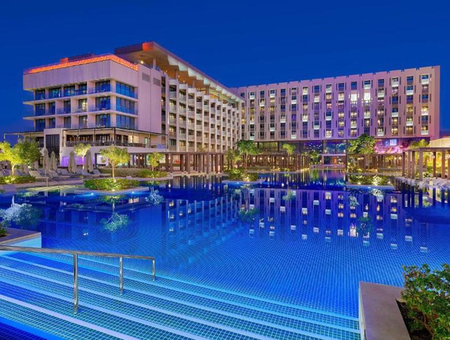 نمای اصلی هتل W مسقط