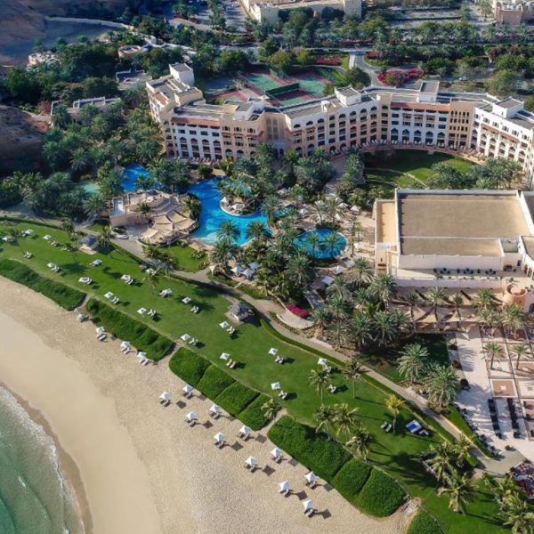 نمای اصلی هتل شانگری لا مسقط