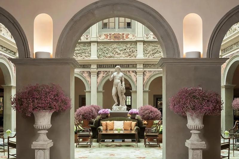 Lobby at Four Seasons Hotel Firenze. FOUR SEASONS HOTEL FIRENZE 